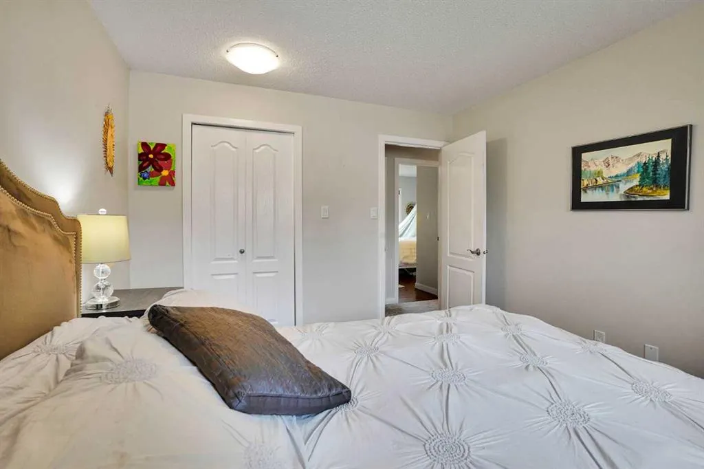5212 Valiant Drive NW