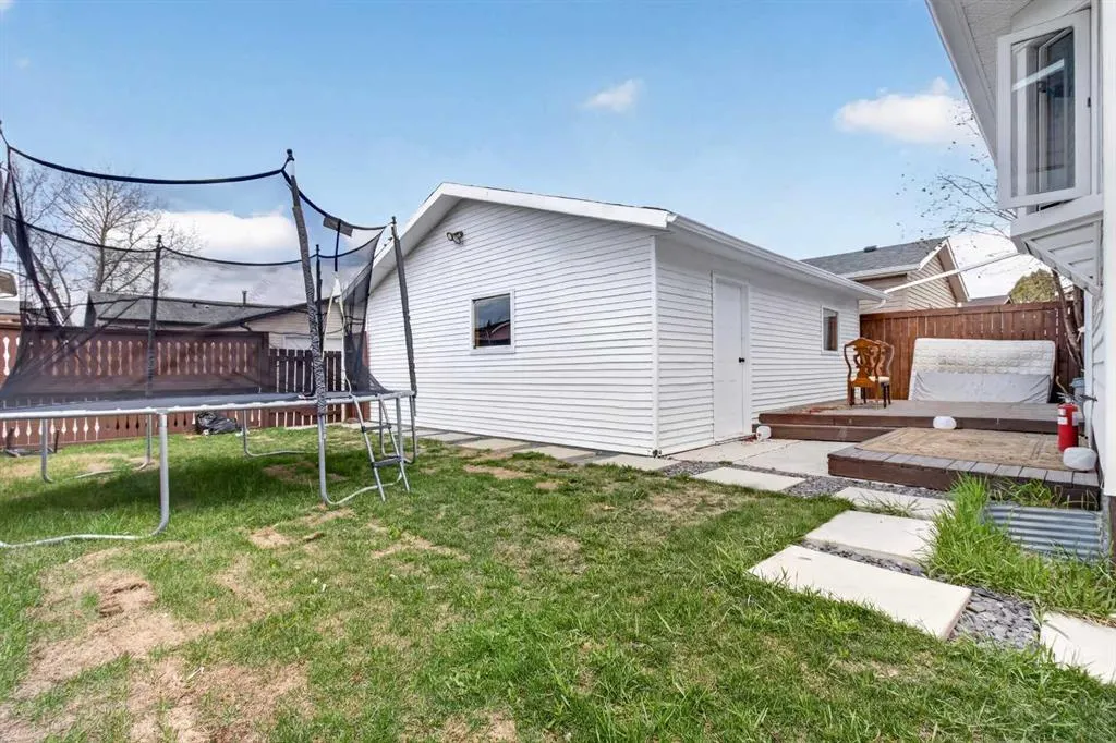 128 Castledale Crescent NE