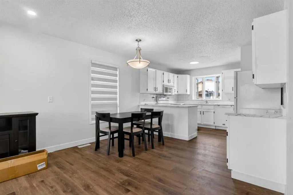128 Castledale Crescent NE
