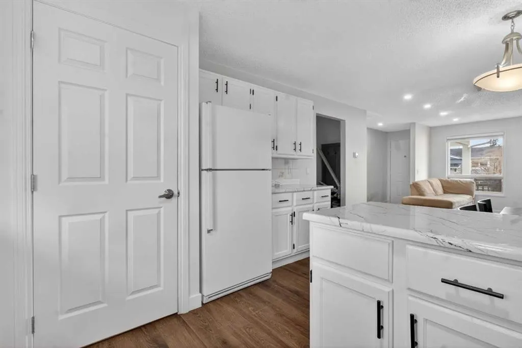 128 Castledale Crescent NE