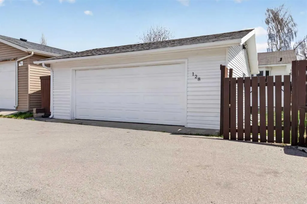 128 Castledale Crescent NE