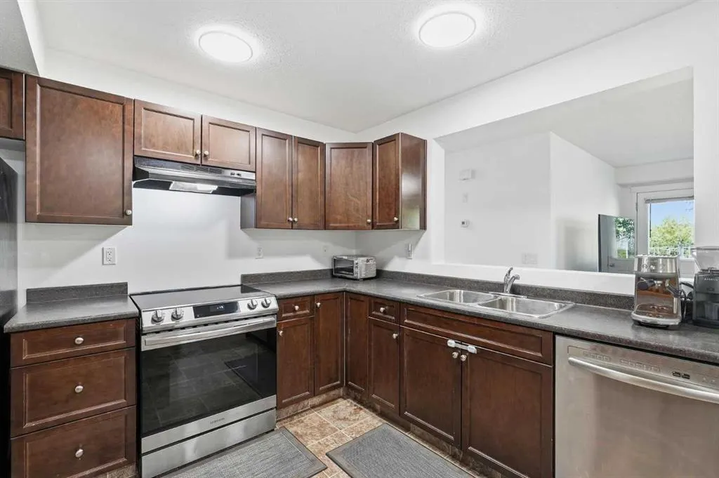 8 Bayside Place #400