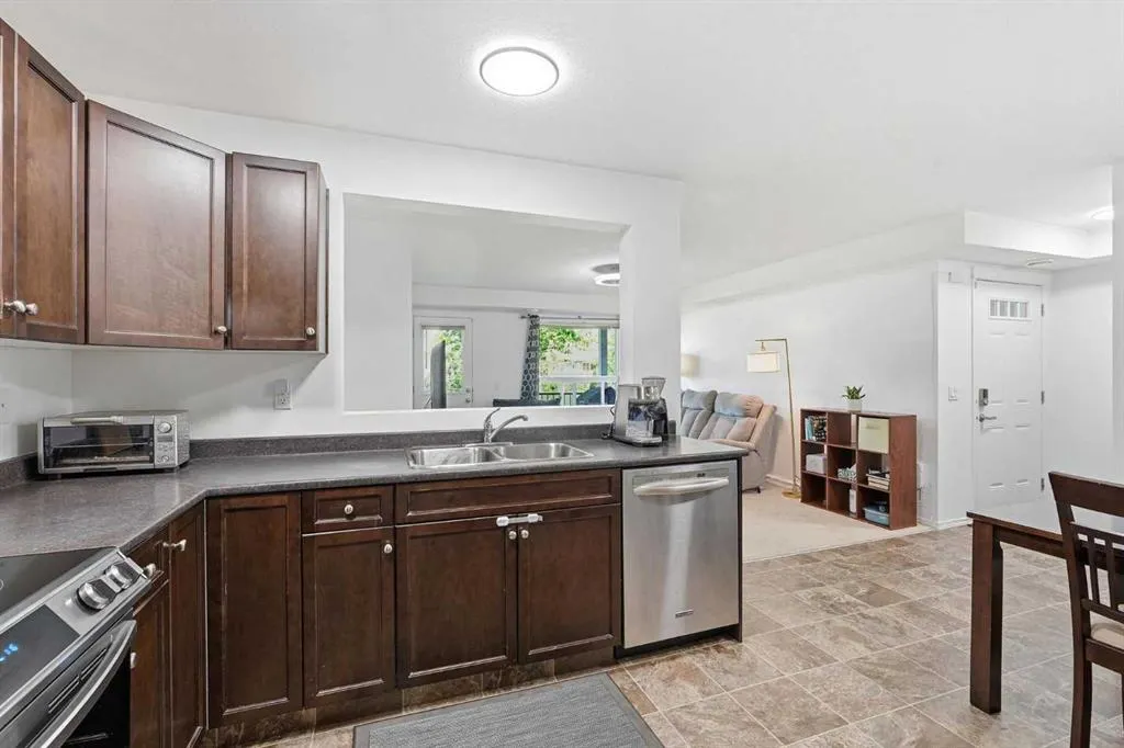 8 Bayside Place #400