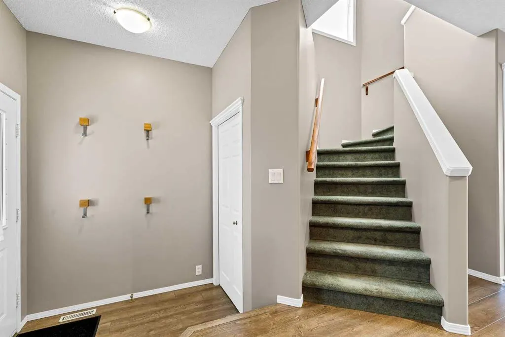 152 Covewood Green NE