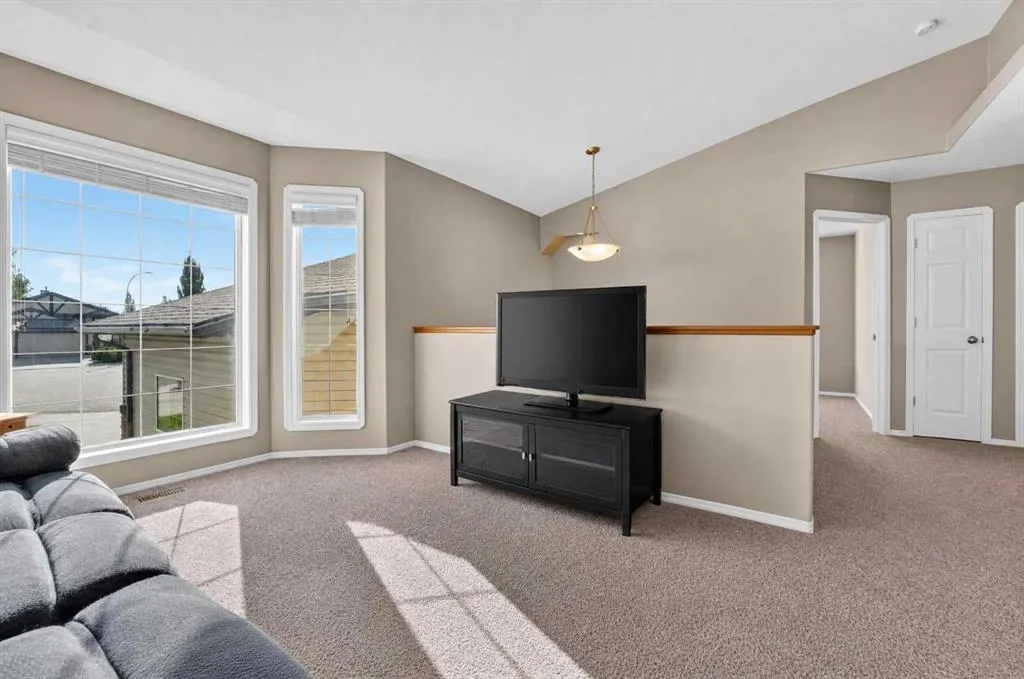 338 Silkstone Cove W