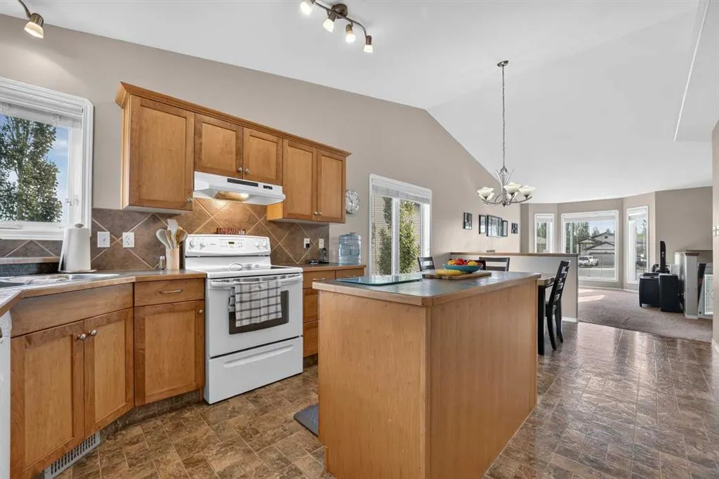 338 Silkstone Cove W