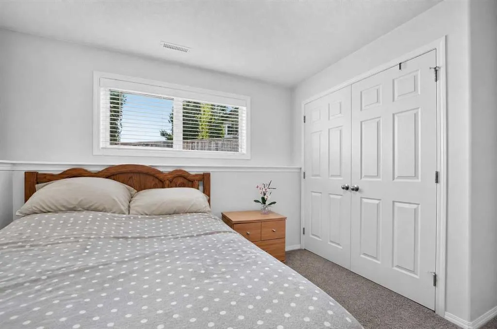 338 Silkstone Cove W
