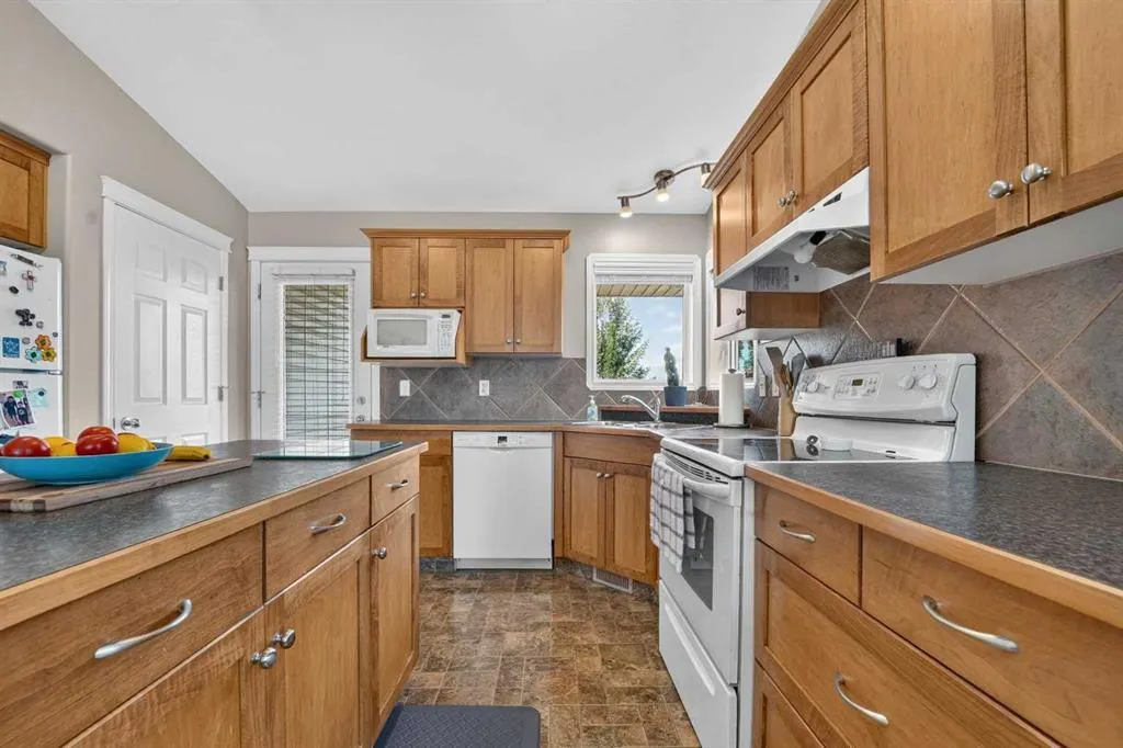 338 Silkstone Cove W