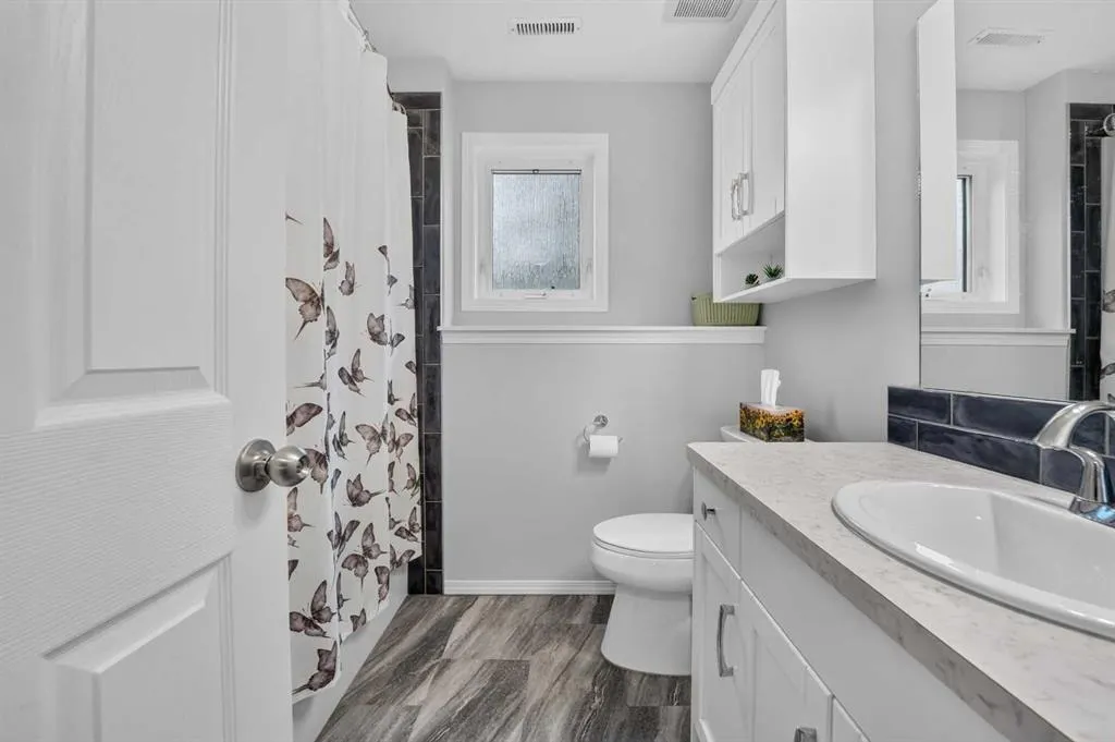 338 Silkstone Cove W