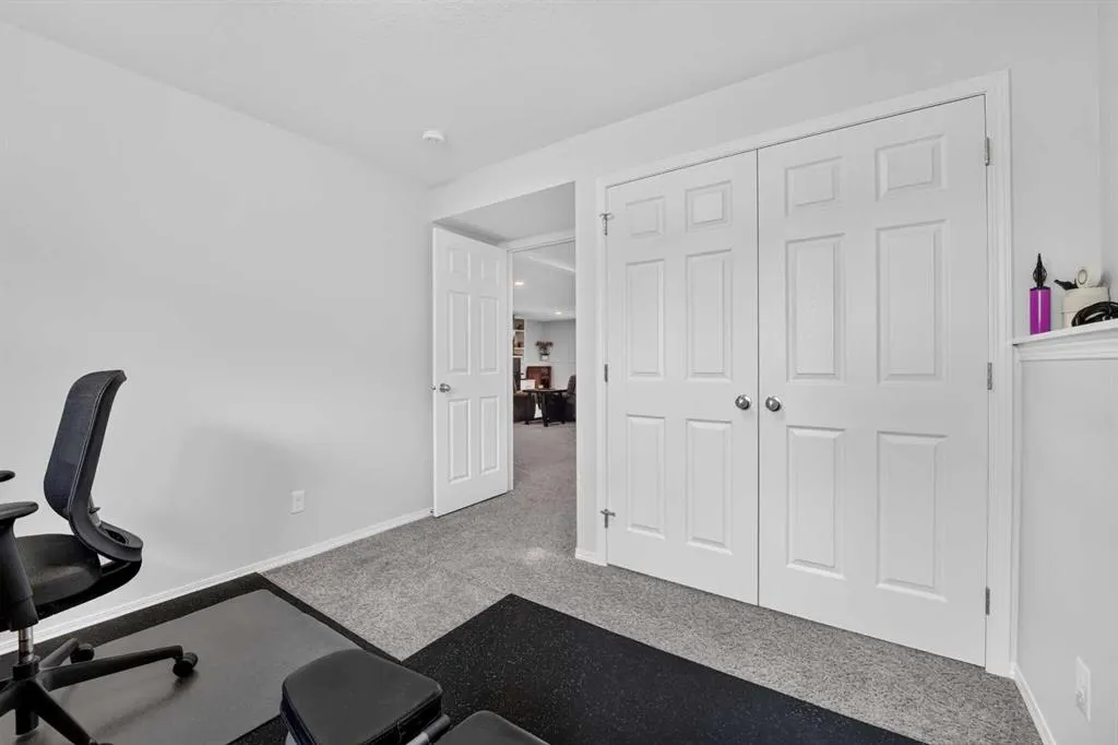 338 Silkstone Cove W