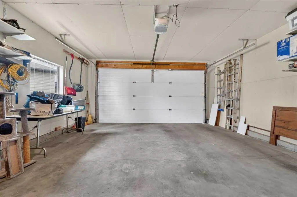 338 Silkstone Cove W