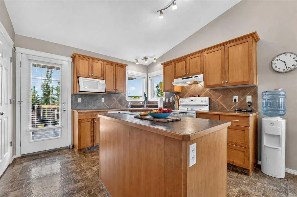 338 Silkstone Cove W