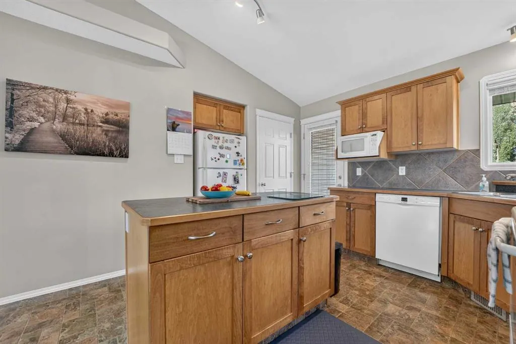 338 Silkstone Cove W