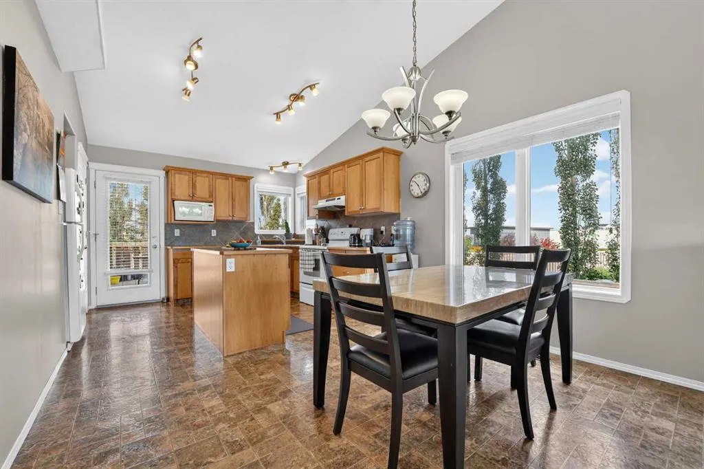 338 Silkstone Cove W