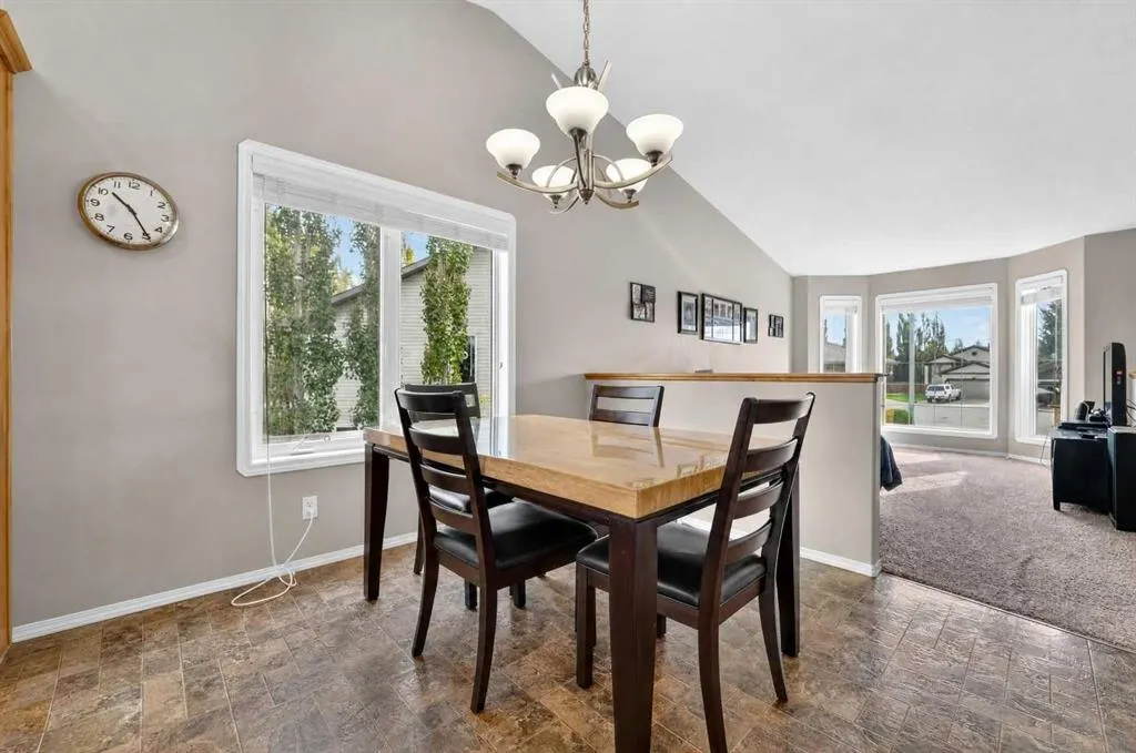 338 Silkstone Cove W