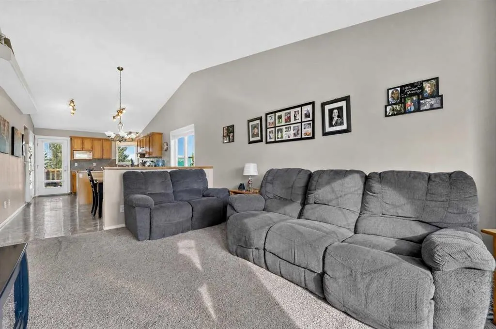 338 Silkstone Cove W