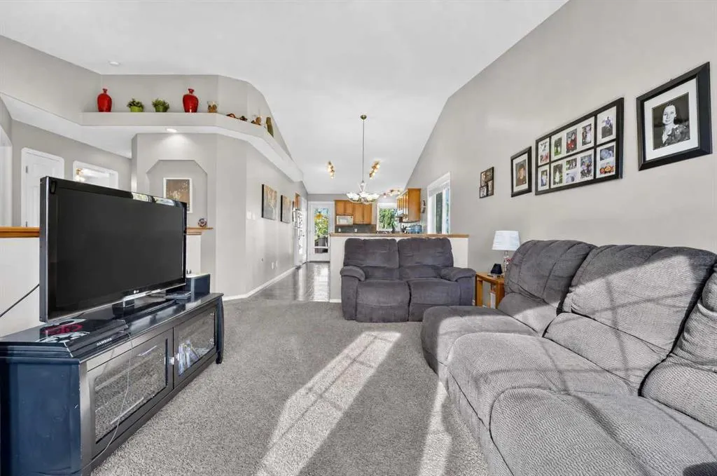 338 Silkstone Cove W