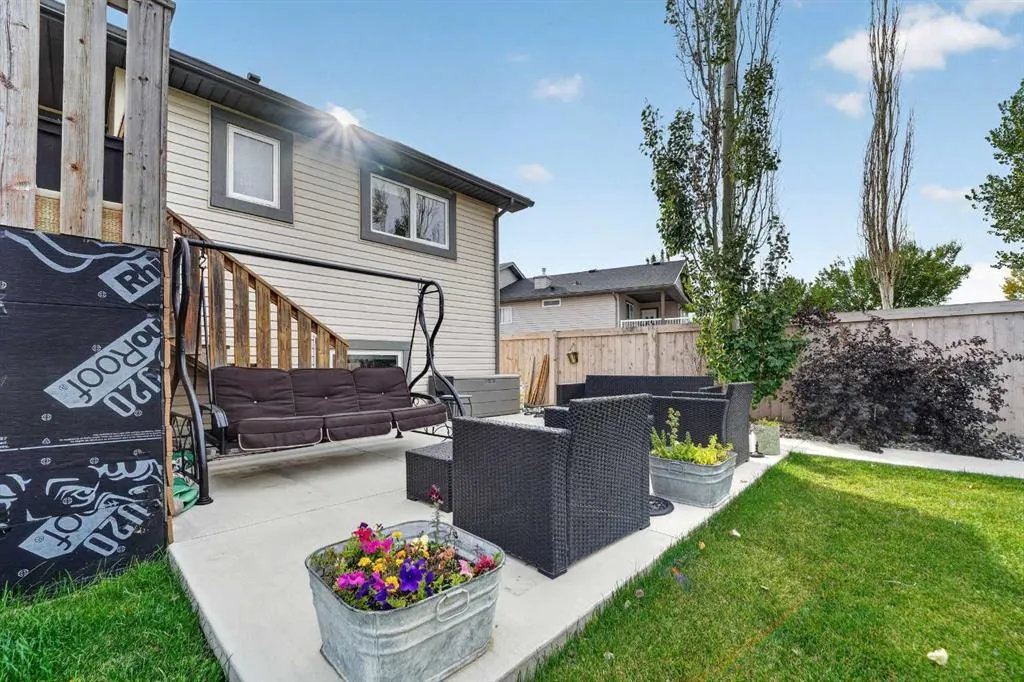 338 Silkstone Cove W