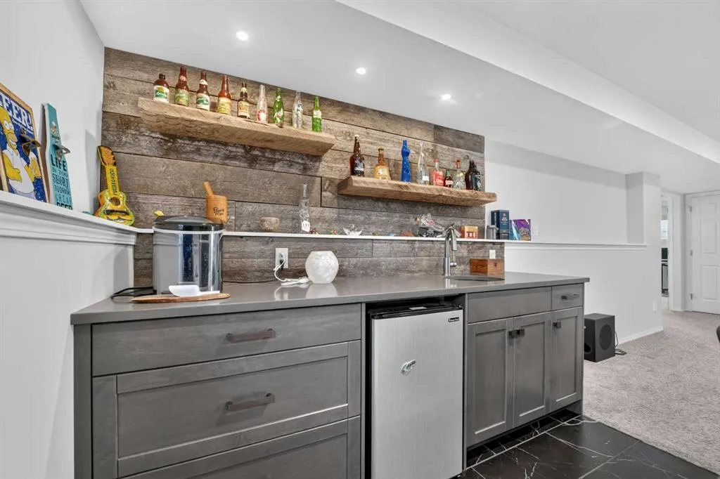 338 Silkstone Cove W