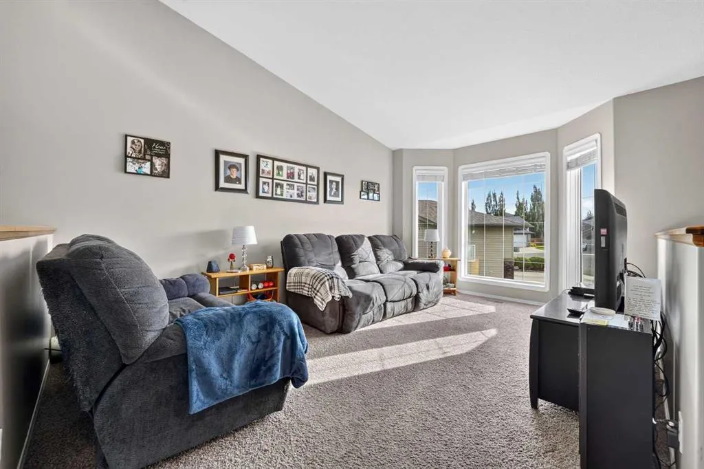 338 Silkstone Cove W