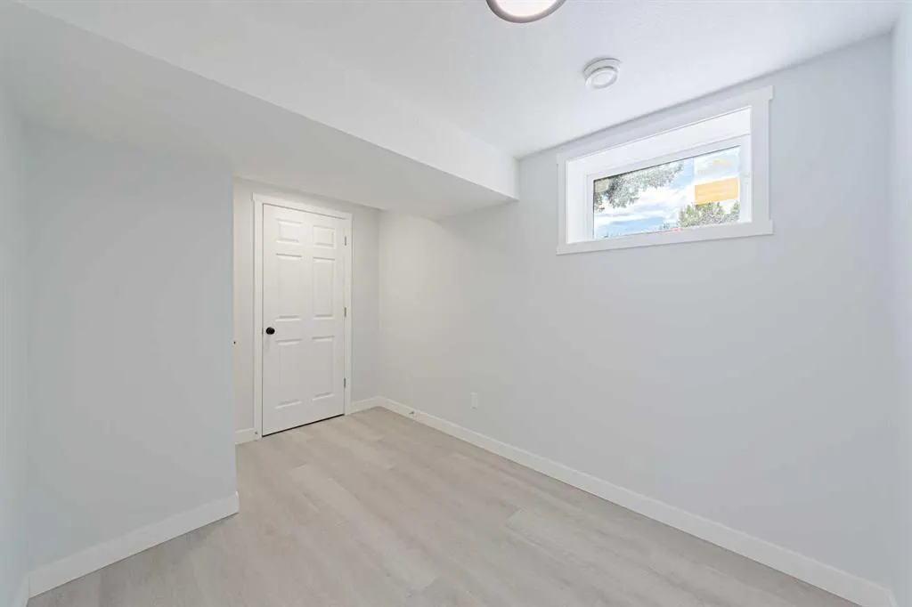 133 Berwick Drive NW