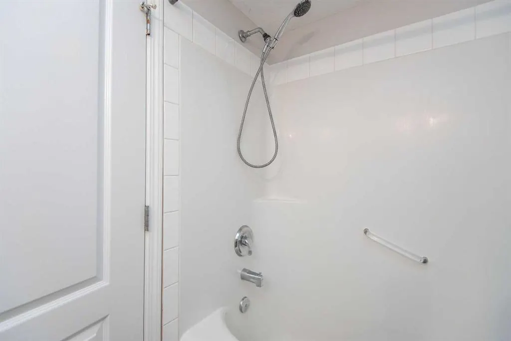 4626 44 Street #5