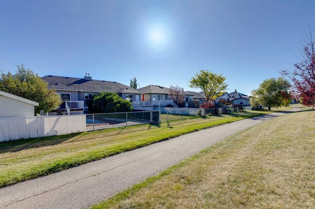 389 Stonegate Way NW