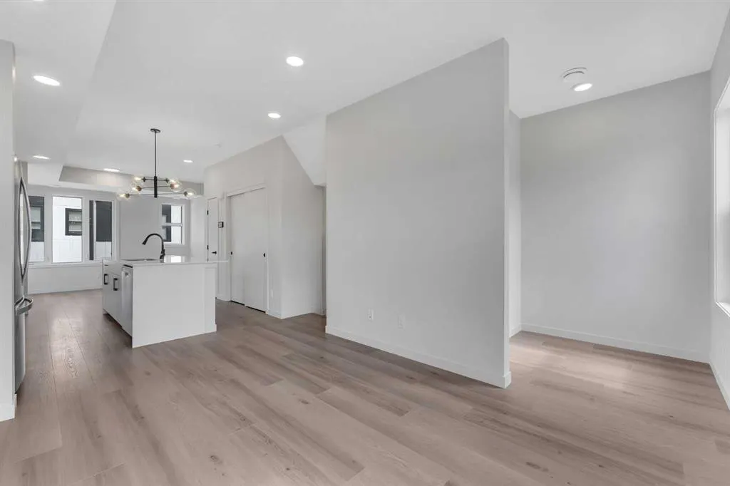 120 Arbour Lake Court NW