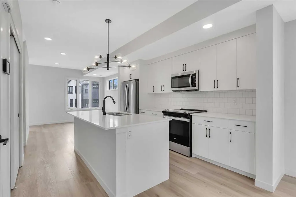 120 Arbour Lake Court NW