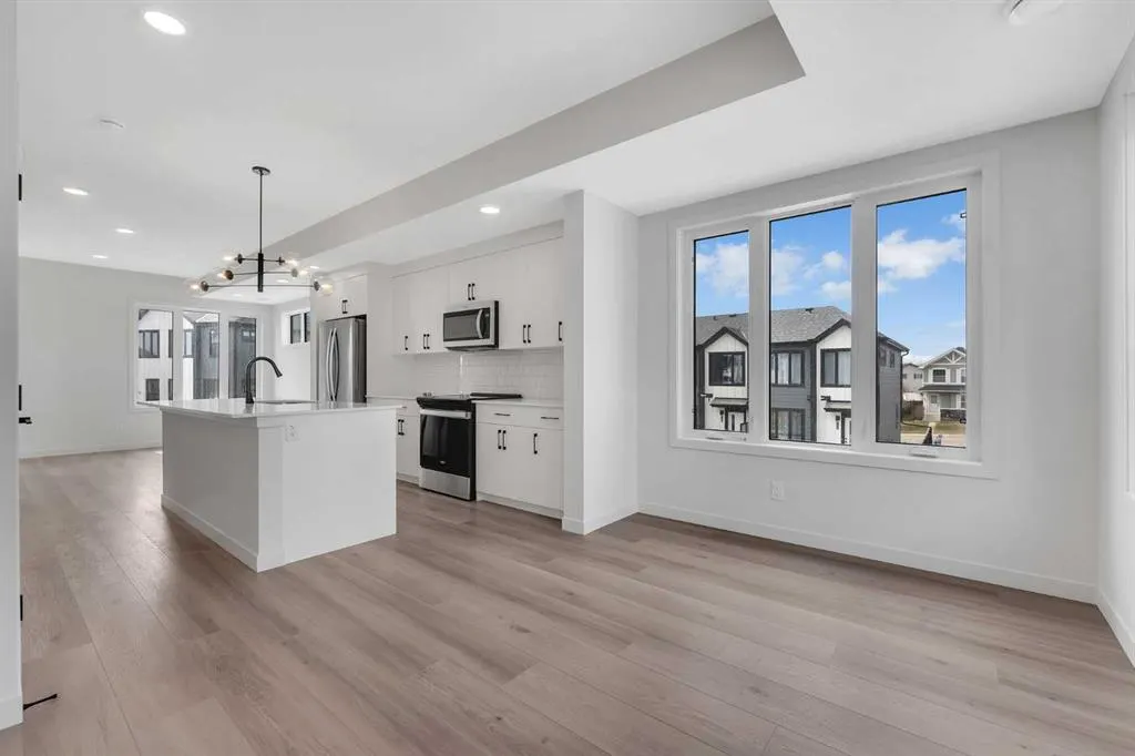 120 Arbour Lake Court NW
