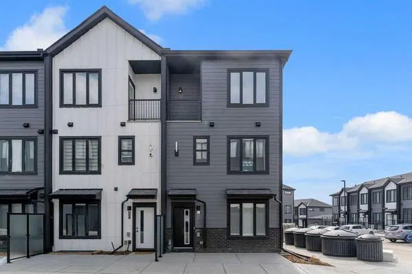 120 Arbour Lake Court NW