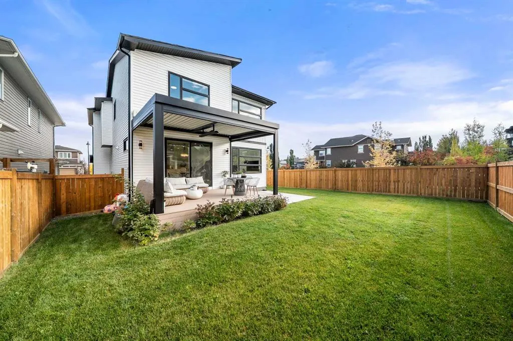 208 Crestmont Drive SW