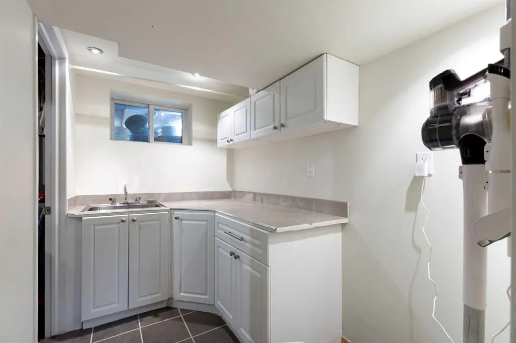 364 Killarney Glen Court SW