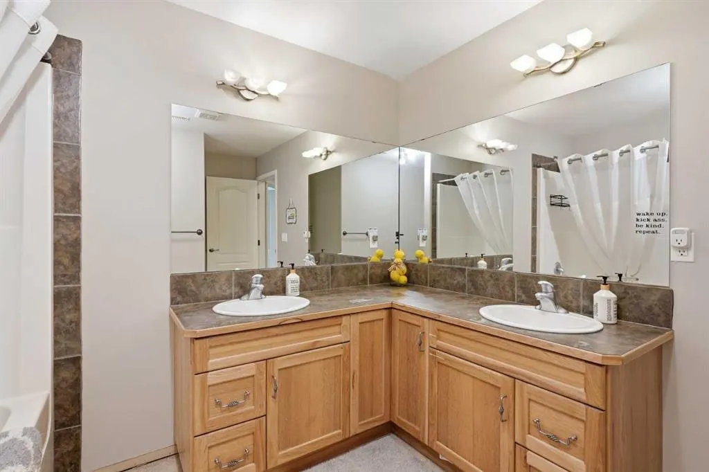 926 Ramage Crescent