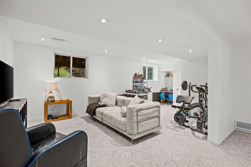 296 Hidden Ranch Circle NW