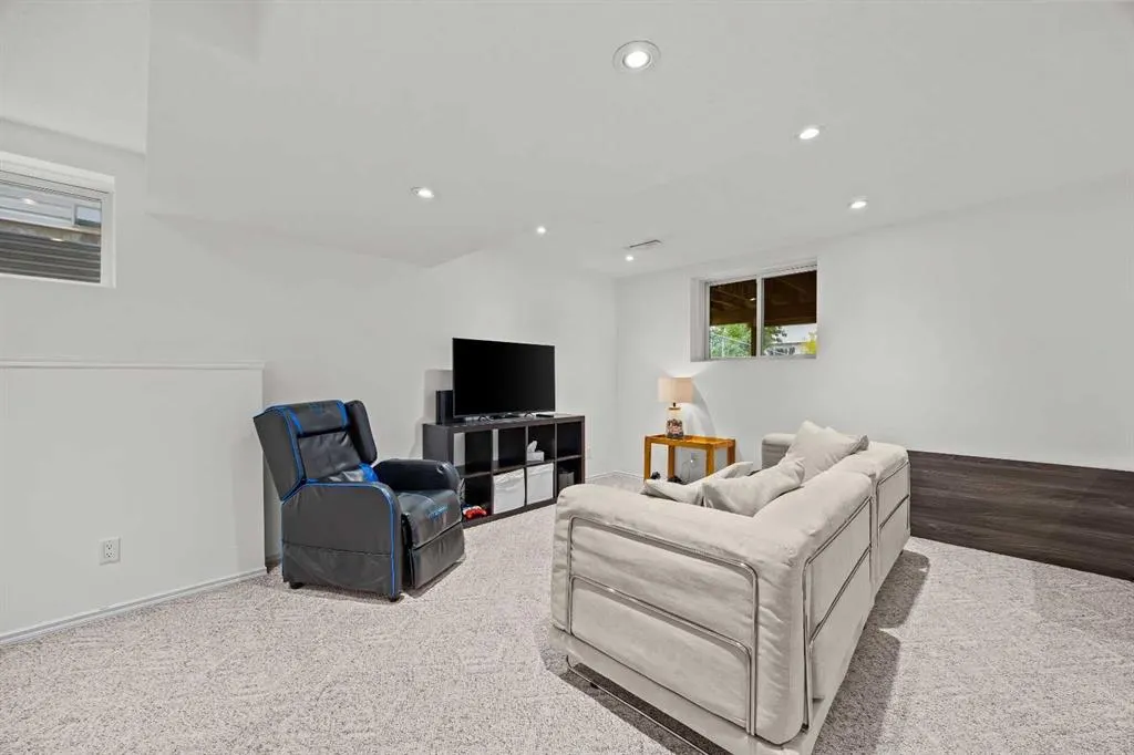 296 Hidden Ranch Circle NW