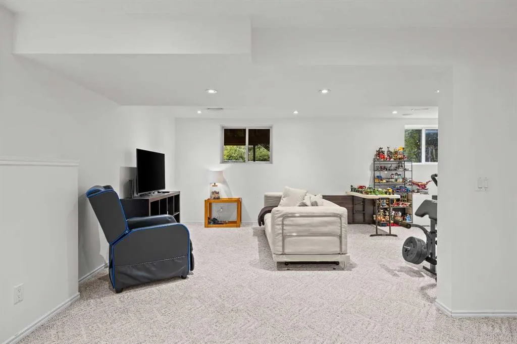 296 Hidden Ranch Circle NW