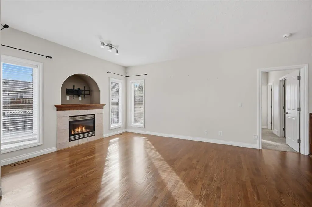 110 Ainsworth Crescent