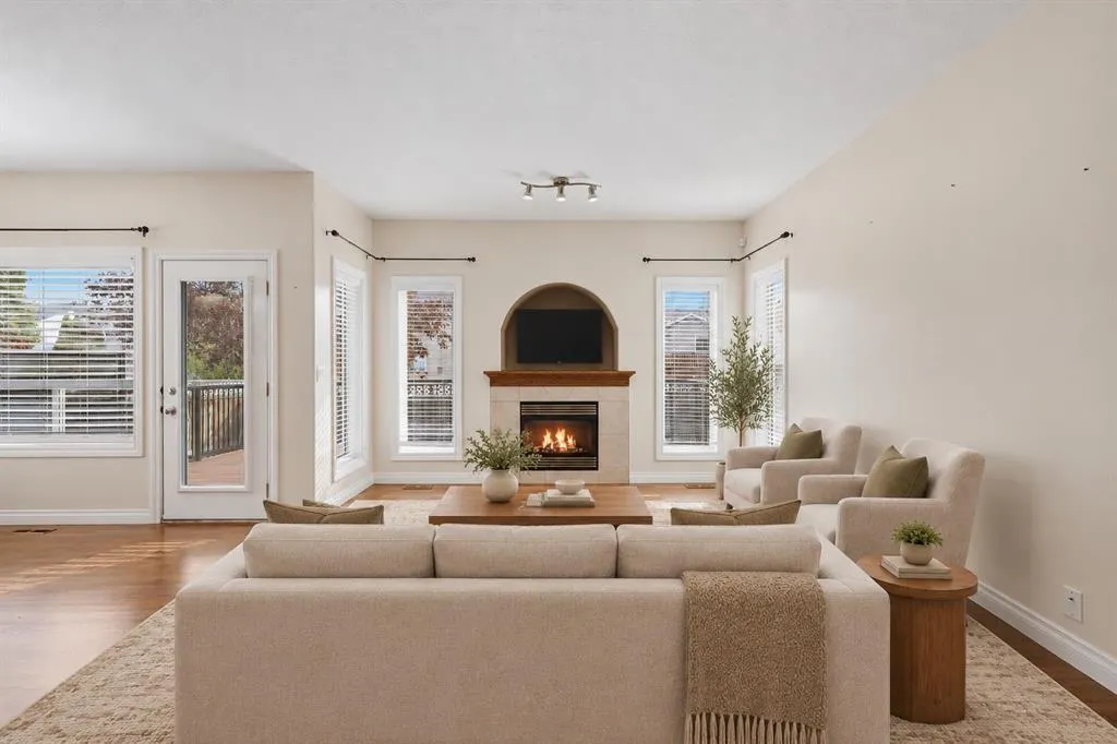 110 Ainsworth Crescent