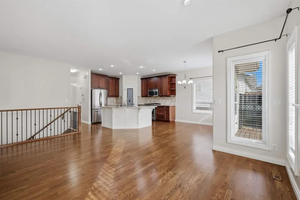 110 Ainsworth Crescent