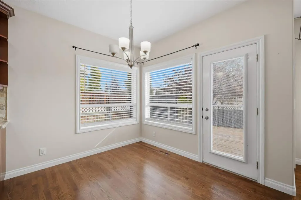 110 Ainsworth Crescent