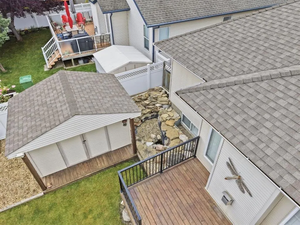 110 Ainsworth Crescent
