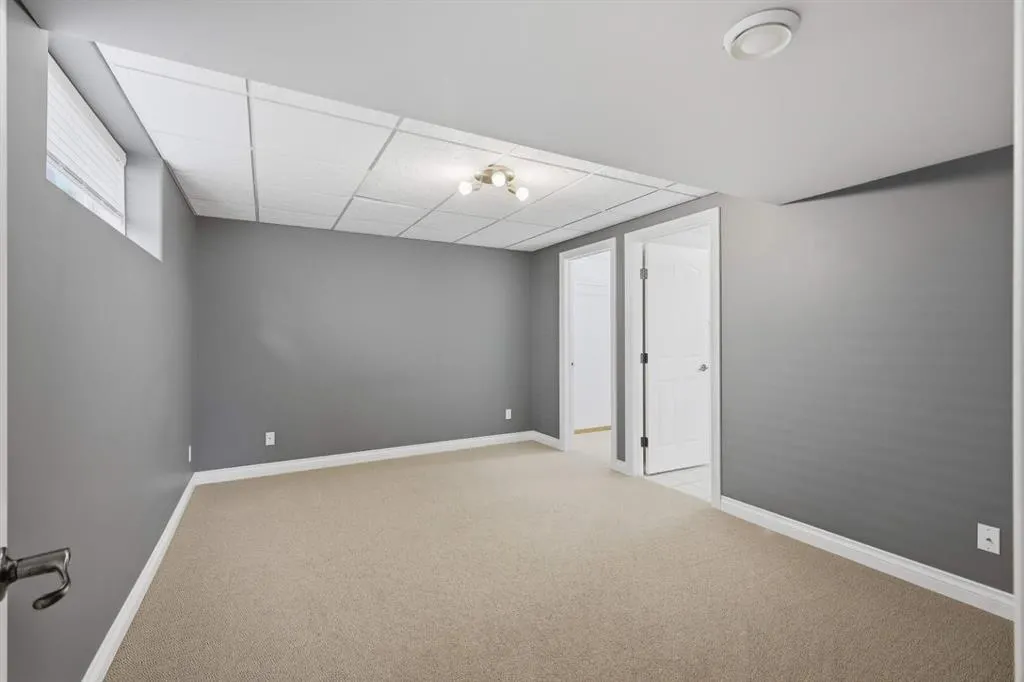 110 Ainsworth Crescent