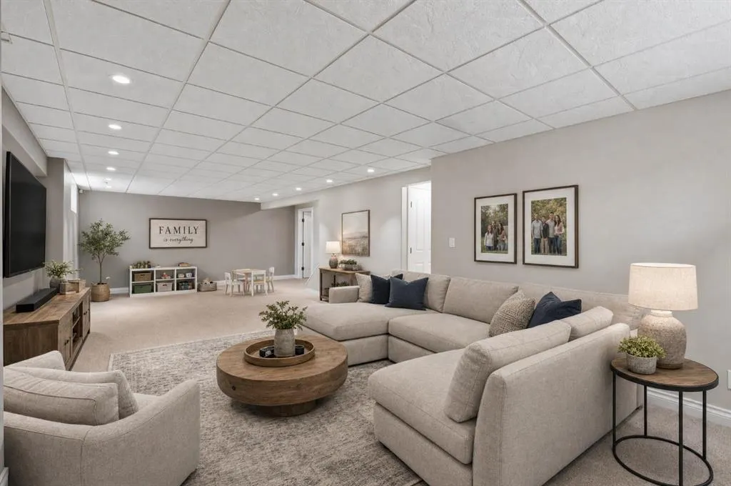 110 Ainsworth Crescent