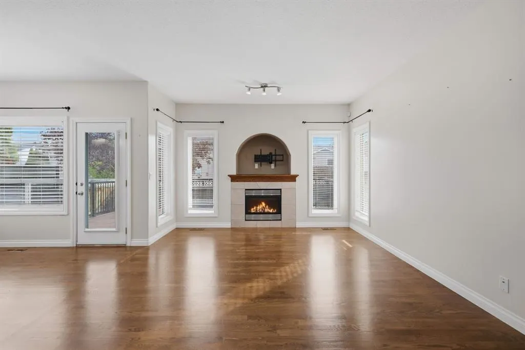 110 Ainsworth Crescent
