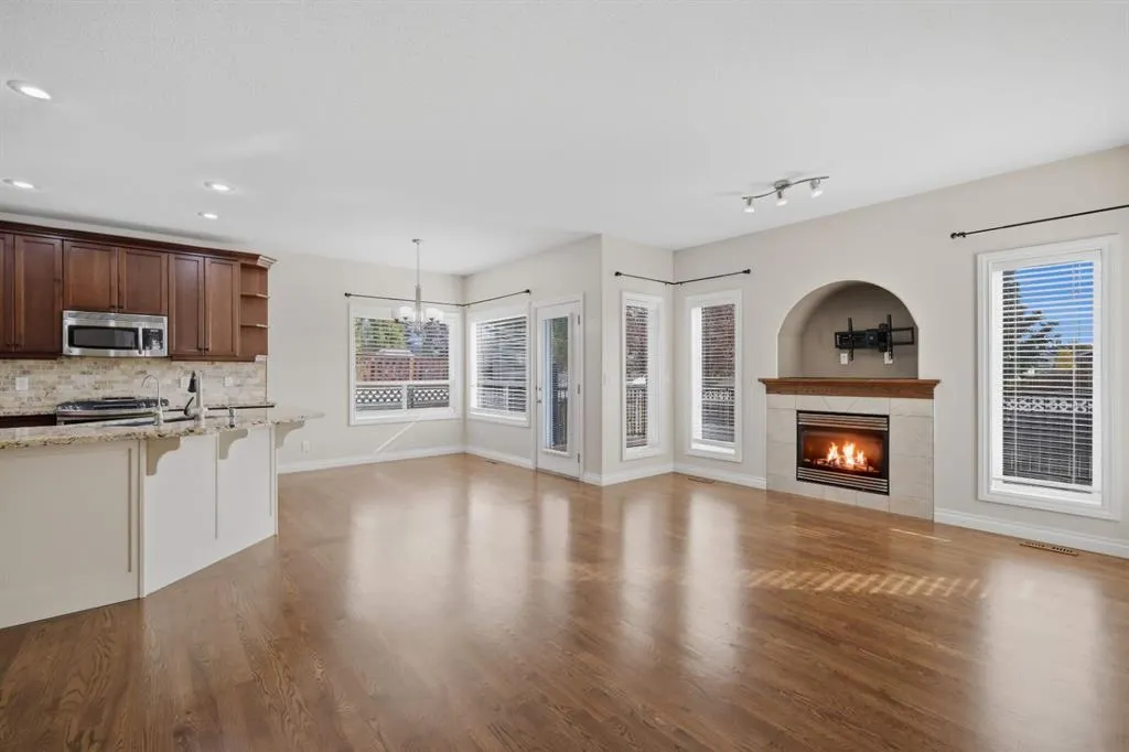 110 Ainsworth Crescent