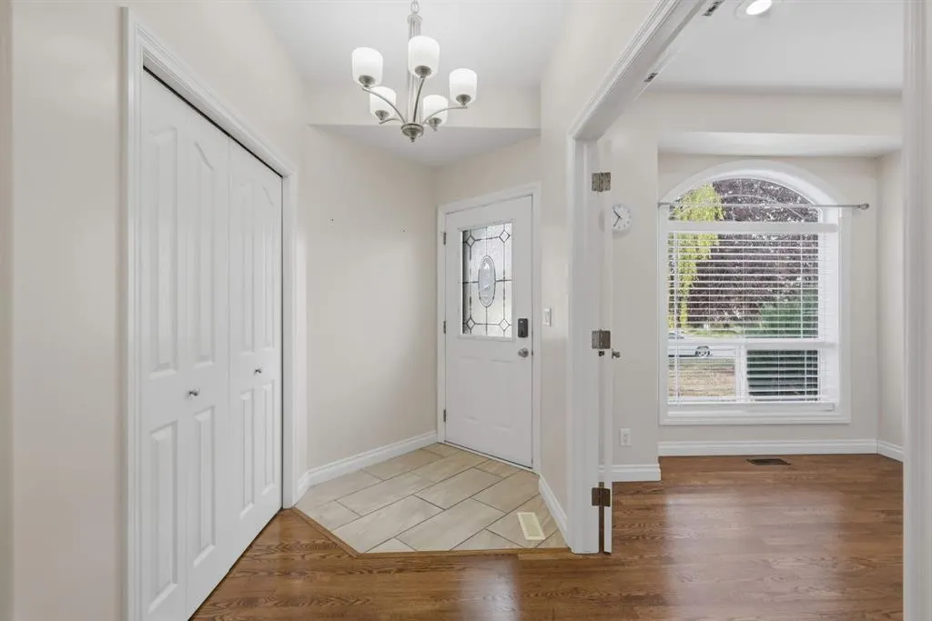 110 Ainsworth Crescent