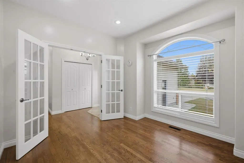 110 Ainsworth Crescent