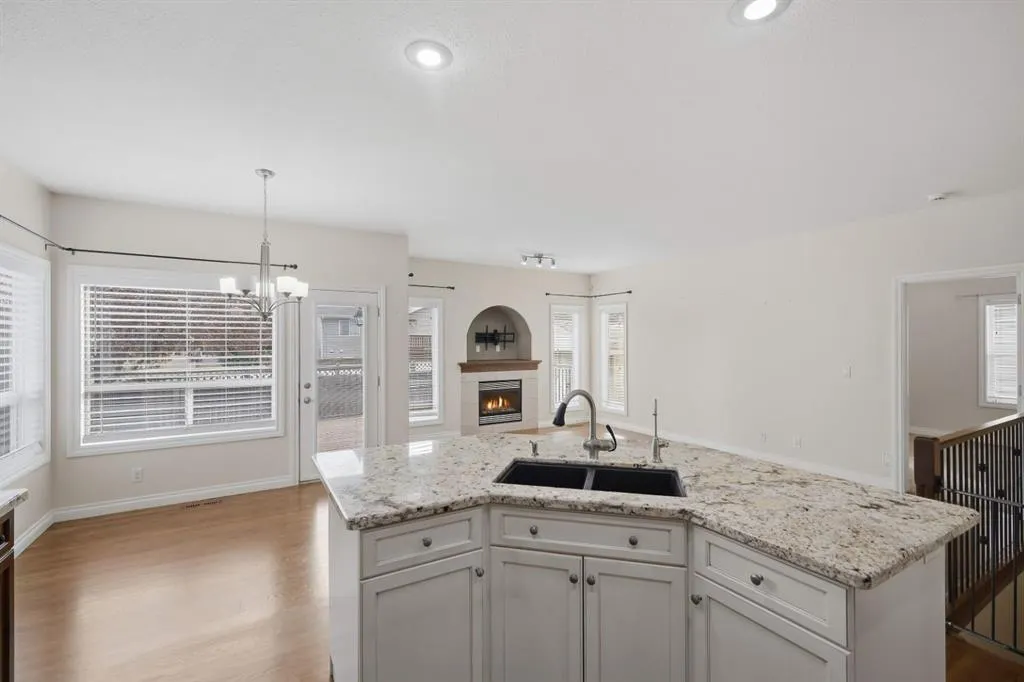 110 Ainsworth Crescent
