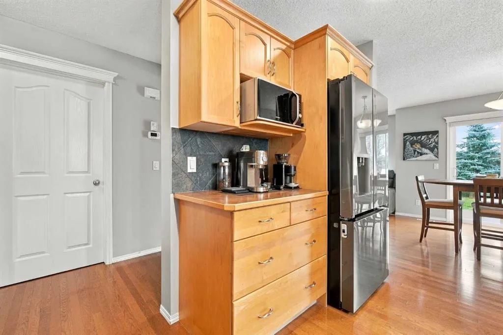115 Evansmeade Crescent NW